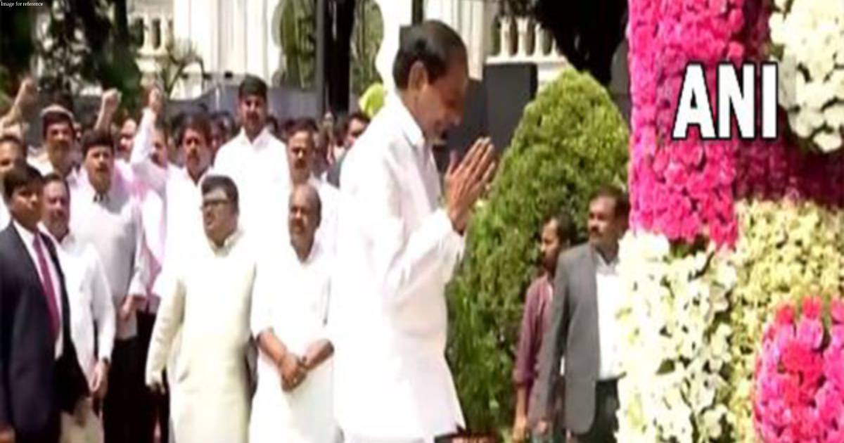 KCR pays tribute to leaders of Telangana movement in Hyderabad